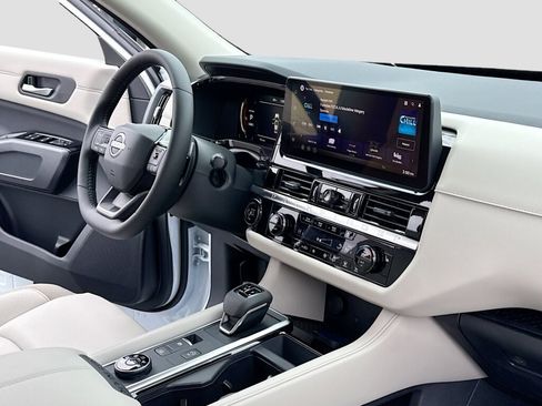 New 2026 Nissan Pathfinder SL image 5