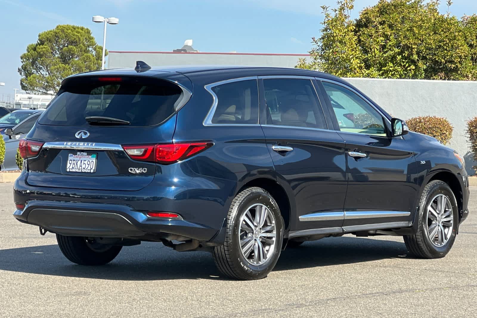 Used 2020 INFINITI QX60 Pure FWD image 2