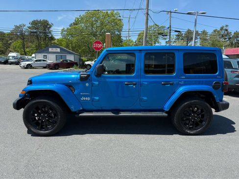 Used 2023 Jeep Wrangler Unlimited Sahara w/ Cold Weather Group AWD/4WD image 8