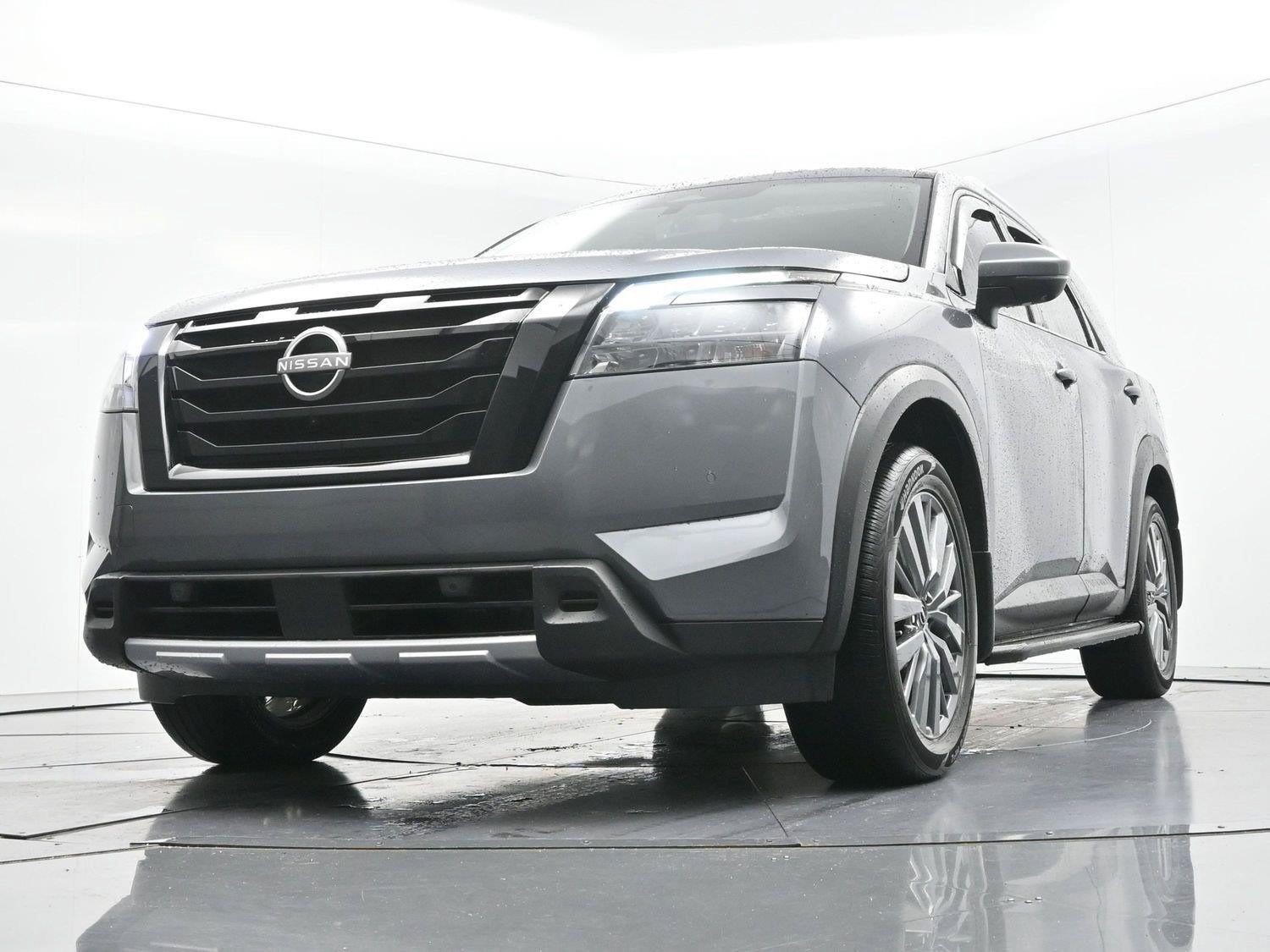 Used 2025 Nissan Pathfinder SL w/ SL Premium Package FWD image 41