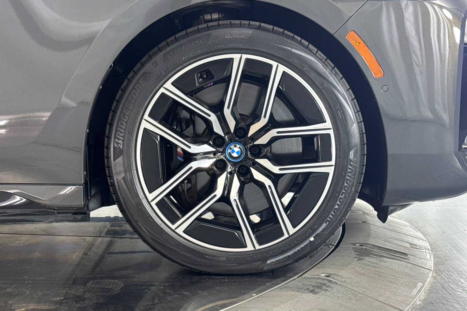 Used 2023 BMW i7 xDrive60 AWD/4WD image 13