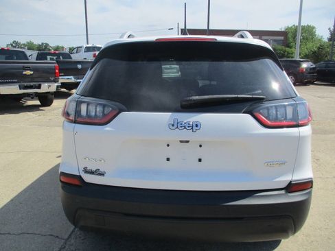 Used 2019 Jeep Cherokee Latitude Plus w/ Cold Weather Group AWD/4WD image 5