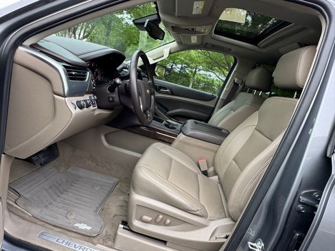 Used 2020 Chevrolet Suburban LT AWD/4WD image 15