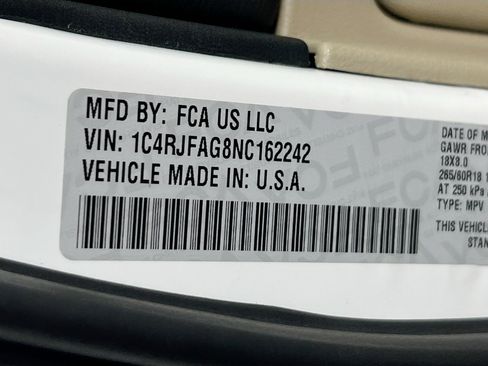 Used 2022 Jeep Grand Cherokee Laredo E image 30