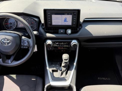 Used 2019 Toyota RAV4 LE FWD image 8