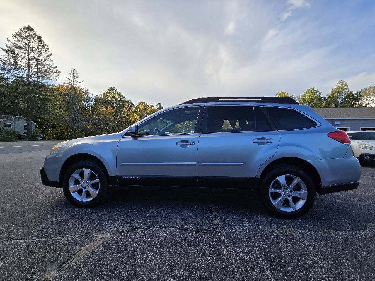 Used 2014 Subaru Outback 2.5i Limited w/ Moonroof Package AWD/4WD image 12