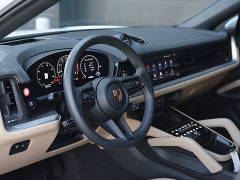 Certified 2026 Porsche Cayenne Coupe AWD/4WD image 4