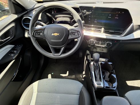 Used 2026 Chevrolet Trax LT FWD image 19