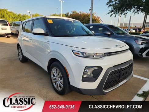 Used 2022 Kia Soul LX FWD image 1