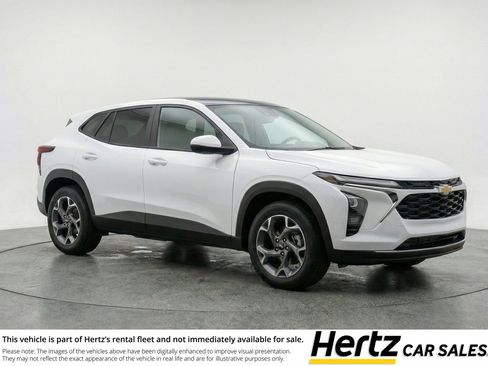 Used 2025 Chevrolet Trax LT image 1