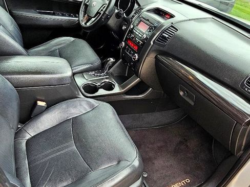 Used 2011 Kia Sorento EX w/ Premium Pkg image 29
