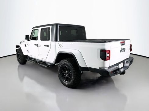 Used 2024 Jeep Gladiator Sport image 3