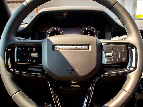 New 2024 Land Rover Range Rover Evoque Dynamic SE image 16