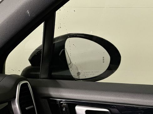 Used 2019 Porsche Cayenne image 24