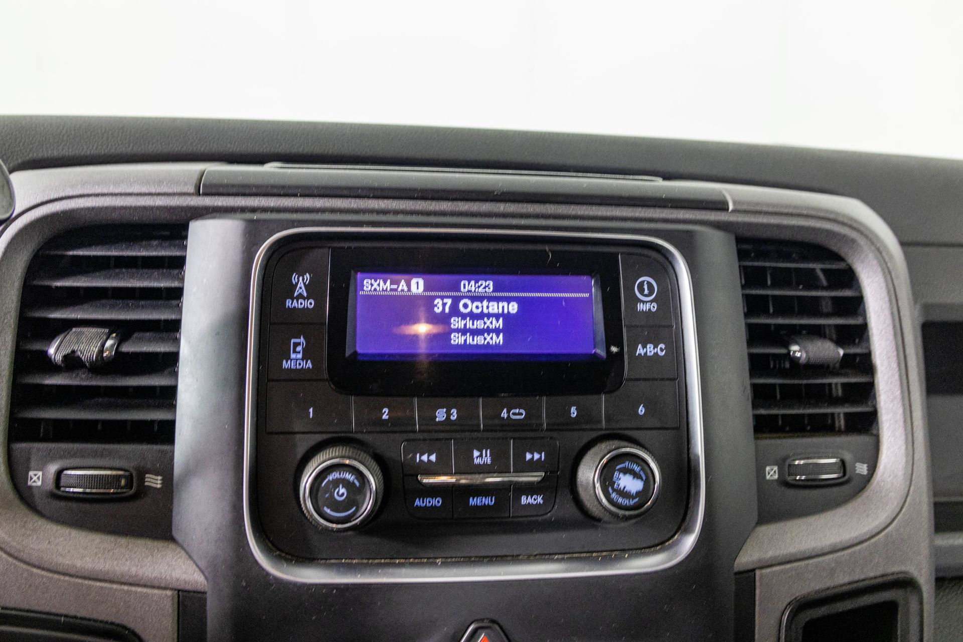 Used 2014 RAM 2500 Tradesman w/ Chrome Appearance Group AWD/4WD image 23