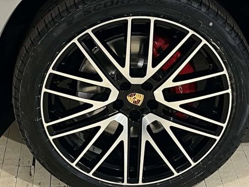 Certified 2023 Porsche Macan S AWD/4WD image 12