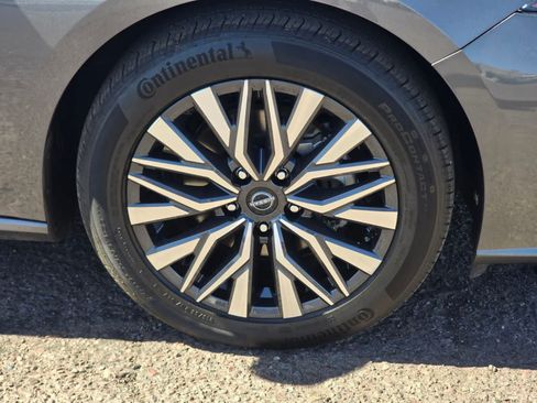 Used 2025 Nissan Altima 2.5 SV FWD image 10