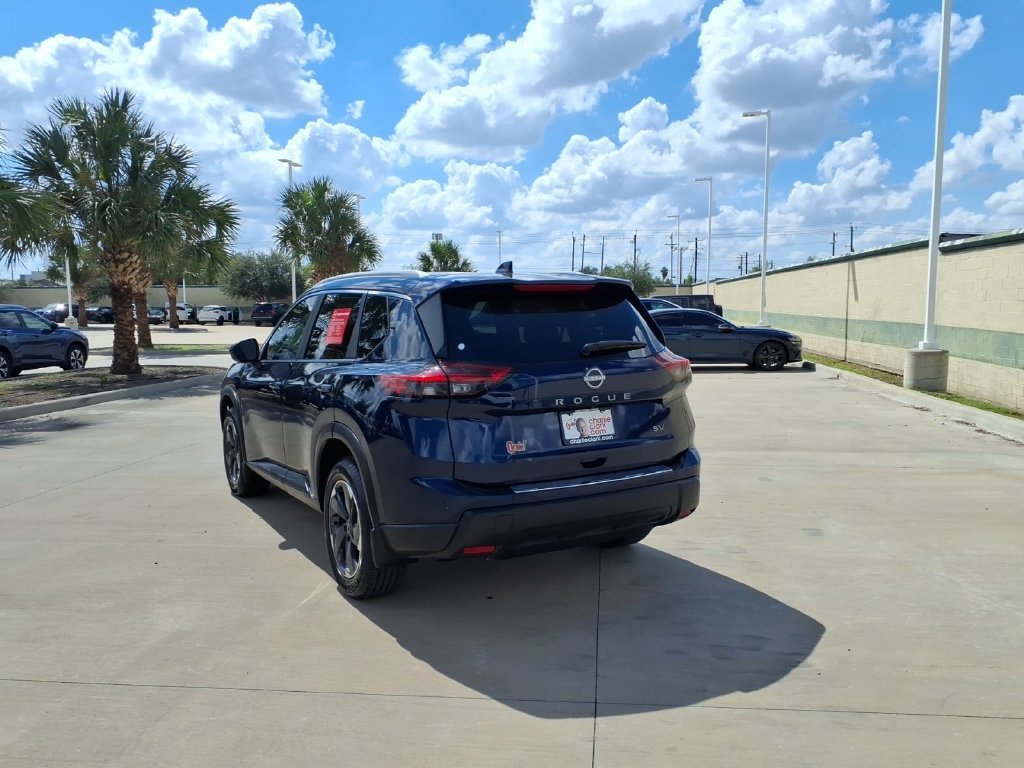 Used 2024 Nissan Rogue SV w/ SV Premium Package FWD image 3