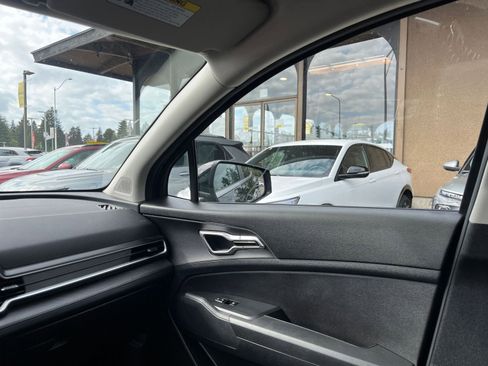 Used 2025 Kia Sportage LX image 35