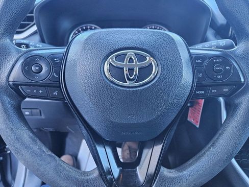 Used 2021 Toyota RAV4 LE image 12