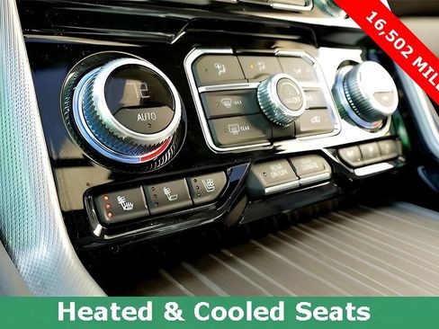 Used 2024 GMC Yukon Denali image 85