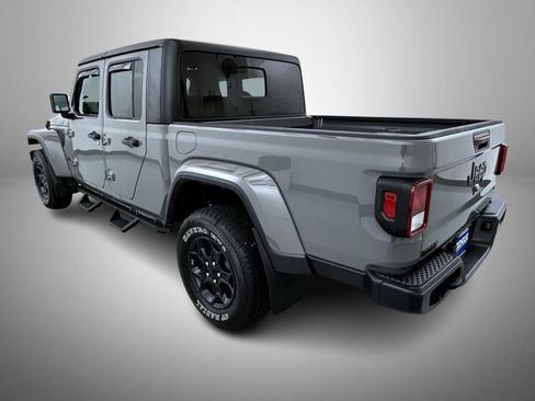 Used 2023 Jeep Gladiator Sport AWD/4WD image 7