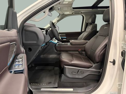 New 2025 Ford Expedition Platinum w/ Platinum Ultimate Package image 18