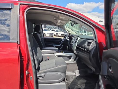 Used 2018 Nissan Titan SV w/ SV Convenience Package image 14