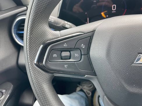 Used 2025 Chevrolet Trax LT FWD image 18