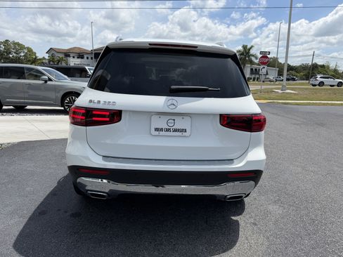 Used 2025 Mercedes-Benz GLB 250 image 4