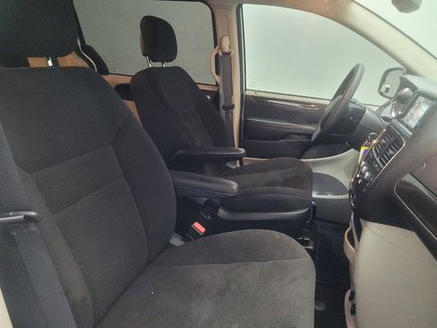 Used 2018 Dodge Grand Caravan SE w/ UConnect Hands-Free Group FWD image 21