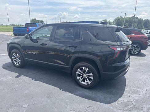 Used 2025 Chevrolet Equinox LT FWD image 2