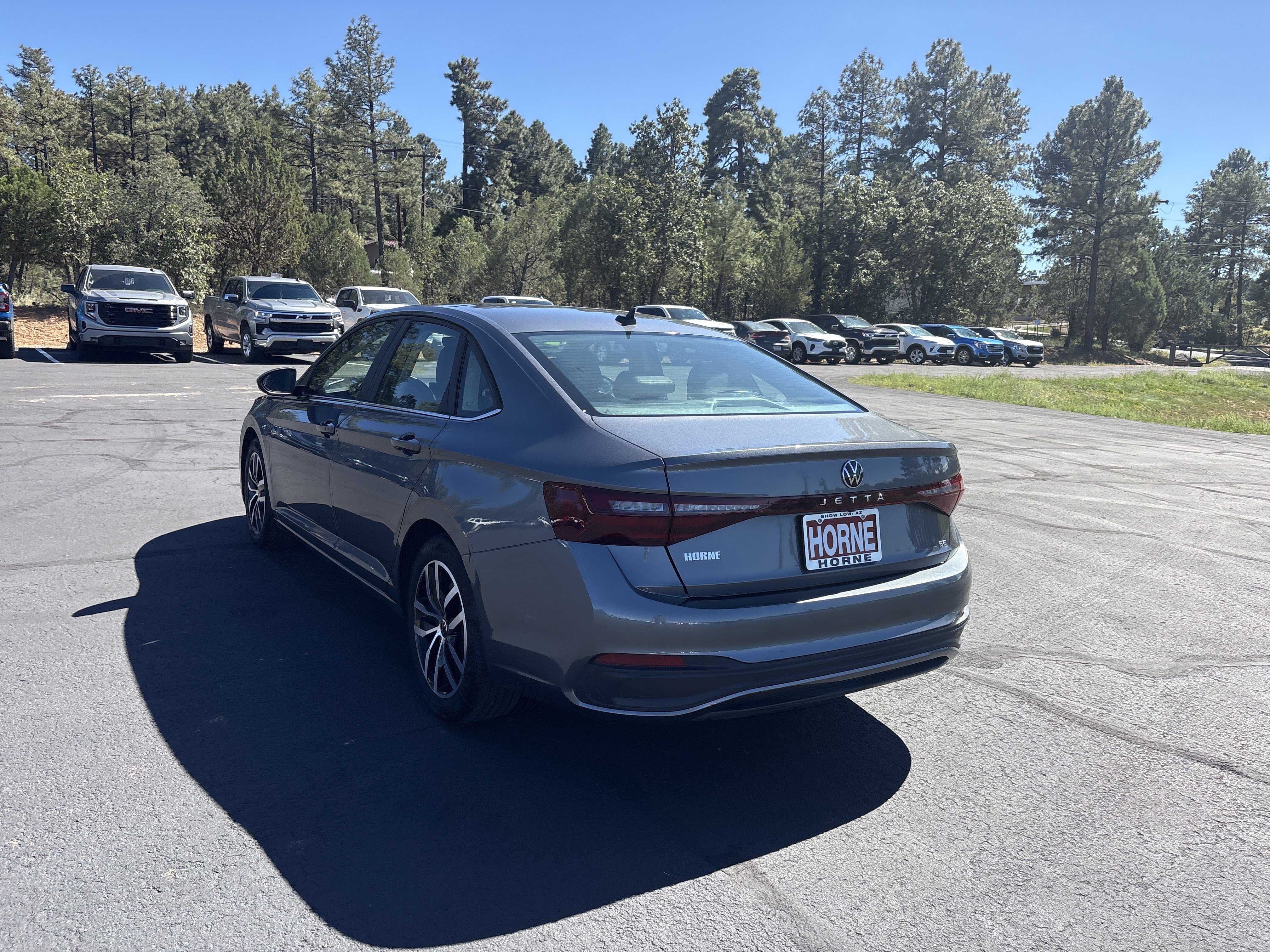 Used 2025 Volkswagen Jetta SE FWD image 8