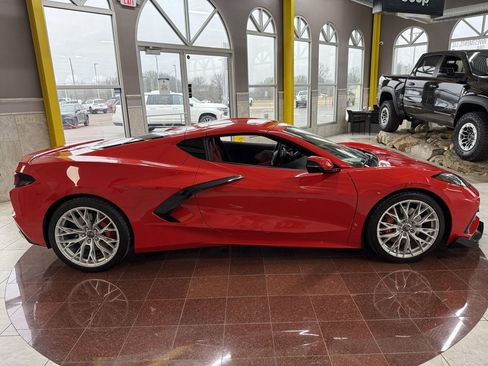 Used 2022 Chevrolet Corvette Stingray Premium Cpe w/ Z51 Performance Package image 6