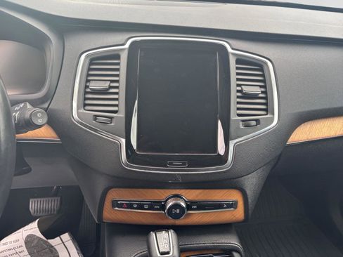 Used 2022 Volvo XC90 T6 Momentum w/ Climate Package AWD/4WD image 21