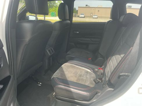 Used 2020 Mitsubishi Outlander LE image 5