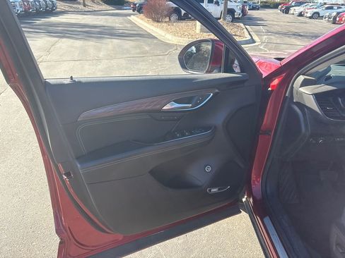 Used 2022 Buick Envision Avenir w/ Technology Package II image 17