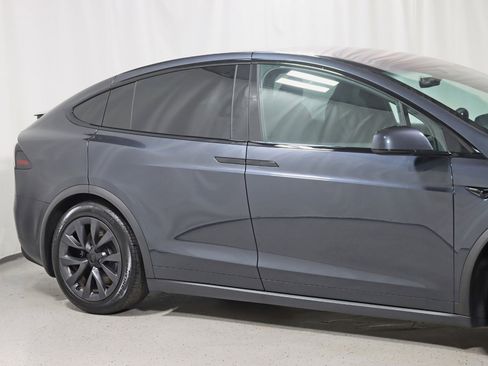 Used 2024 Tesla Model X image 3