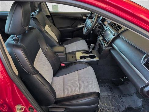 Used 2014 Toyota Camry SE FWD image 18
