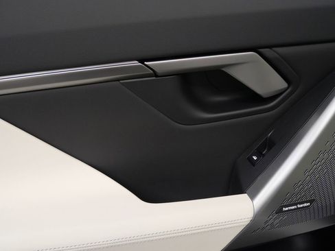 Used 2025 BMW 530i image 15