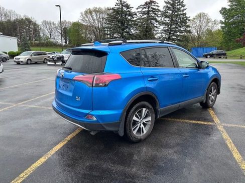 Used 2017 Toyota RAV4 XLE AWD/4WD image 3