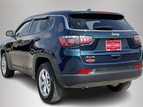 Used 2024 Jeep Compass Sport image 4