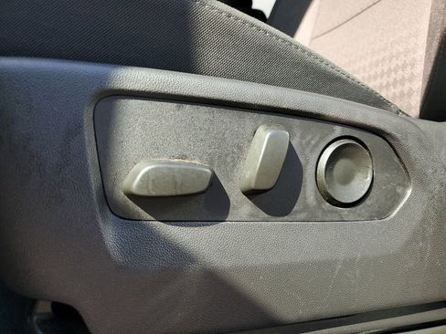 Used 2025 Chevrolet Silverado 2500 LT w/ Convenience Package image 16