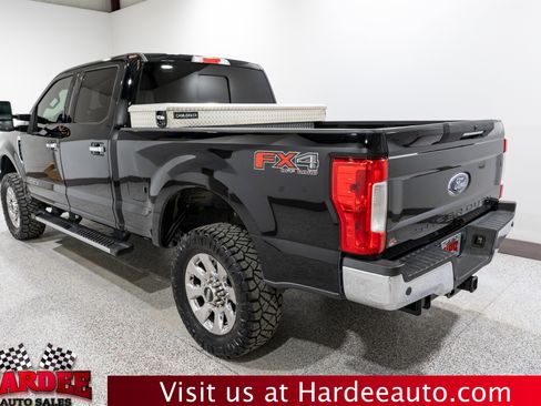 Used 2017 Ford F250 Lariat w/ Lariat Ultimate Package AWD/4WD image 3
