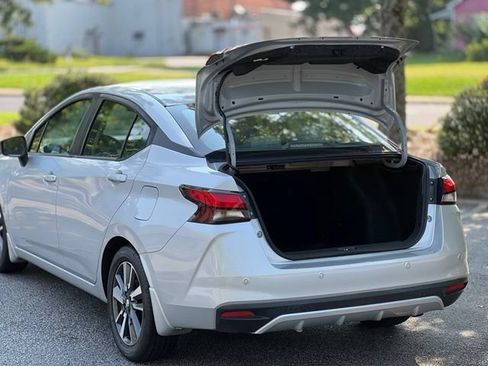 Used 2020 Nissan Versa SV FWD image 40