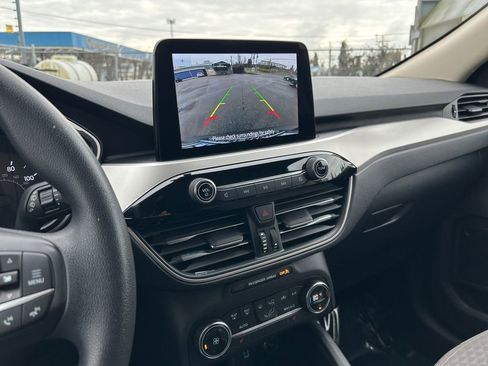 Used 2020 Ford Escape SE image 19