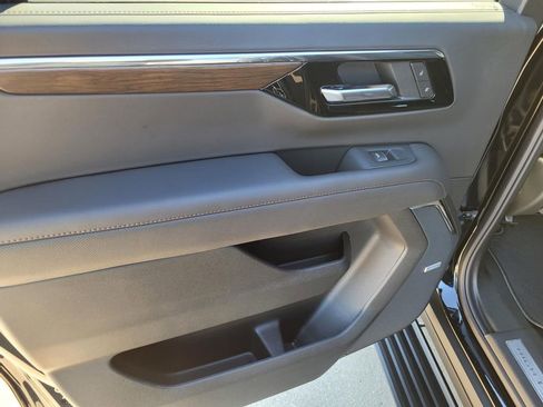 New 2026 Chevrolet Suburban High Country image 10