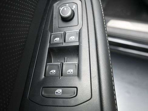 Used 2025 Volkswagen Atlas SE AWD/4WD image 16