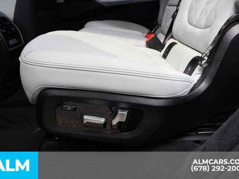 Used 2025 BMW X7 xDrive40i w/ Premium Package AWD/4WD image 21
