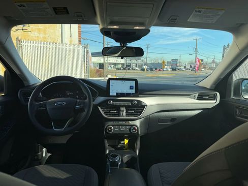 Used 2022 Ford Escape SE image 16